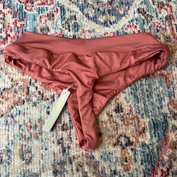 NWT Gooseberry Seaside thong bikini bottom, size M - Picture 2 of 4